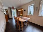 Modernes Einfamilienhaus in begehrter Lage – Neuwertig, exklusiv ausgestattet mit Sauna - Wohn- u. Esszimmer.jpg