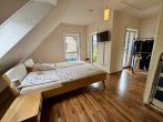 Modernes Einfamilienhaus in begehrter Lage – Neuwertig, exklusiv ausgestattet mit Sauna - Schlafzimmer.jpg