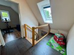 Modernes Einfamilienhaus in begehrter Lage – Neuwertig, exklusiv ausgestattet mit Sauna - Flur OG.jpg