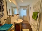 Gepflegte 3-Zimmer-Wohnung mit Stellplatz und Balkon - Badezimmer