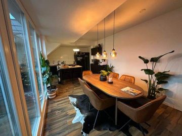 Charmante 2-Zimmer-Dachgeschosswohnung in denkmalgeschütztem Gebäude, 26123 Oldenburg, Wohnung