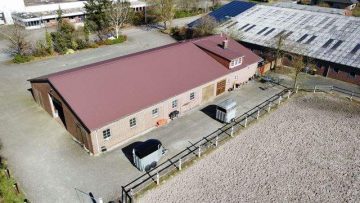 Vielseitige Gewerbeimmobilie | Wohnhaus mit großem Reitstall und Reitplatz | vielfältige Nutzungsmöglichkeiten, 26676 Barßel, Haus