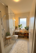 Lichtdurchflutete 2-Zimmer-Wohnung mit Balkon im KFW-40-QNG Standard - Badezimmer.png
