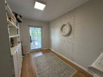 Charmanter Bungalow mit Wintergarten & ausbaufähigem Dachgeschoss | PV Anlage & Wallbox - Schlafzimer 2:3.JPG