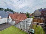 Vielseitiges Ein- oder Zweifamilienhaus in Bümmerstede mit Terrasse, Garage und attraktivem Grundstück - Balkon.jpg