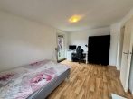 Vielseitiges Ein- oder Zweifamilienhaus in Bümmerstede mit Terrasse, Garage und attraktivem Grundstück - Schlafzimmer OG.jpg