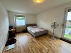 Vielseitiges Ein- oder Zweifamilienhaus in Bümmerstede mit Terrasse, Garage und attraktivem Grundstück - Schlafzimmer OG1.jpg